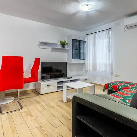 Robert Apartment *