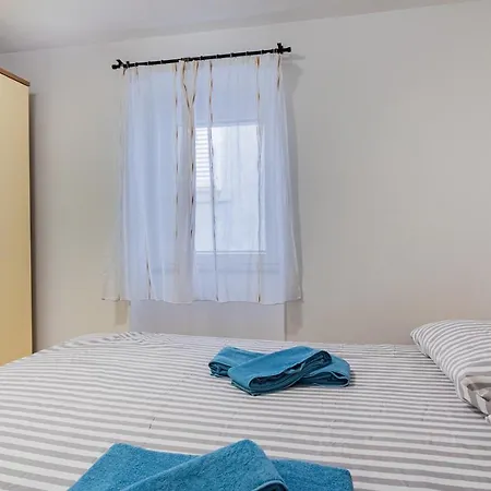 Robert Apartamento *