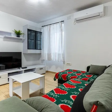 Robert Apartment *