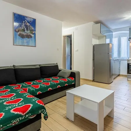 Robert Apartment Cres