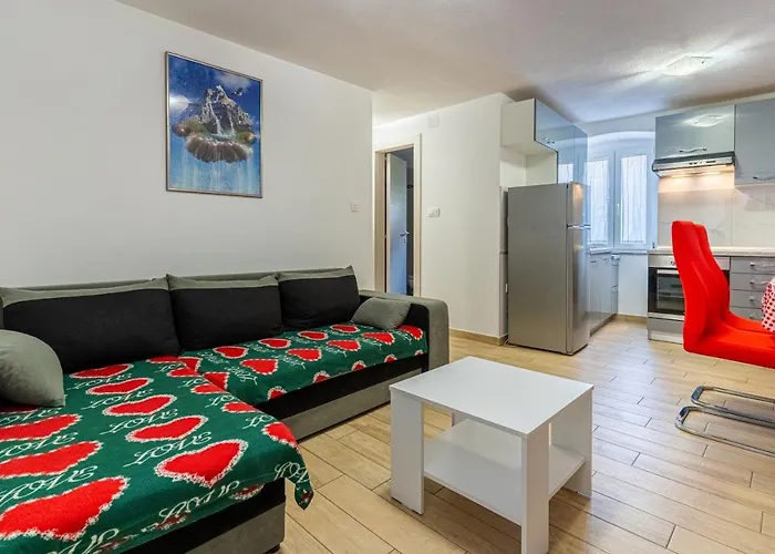 Robert Apartment Cres