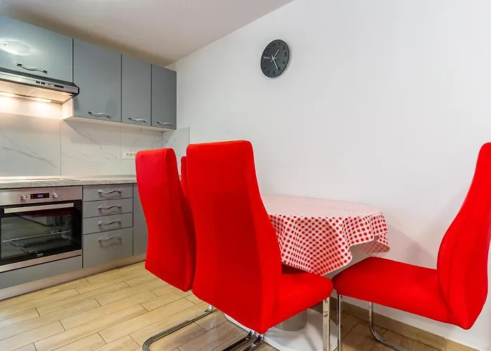 Robert Apartment Cres