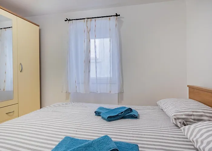 Robert Διαμέρισμα *